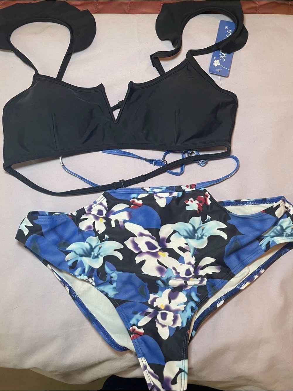 New Women’s Miss Adola Bikini Top & Shein Bottom size Medium swimsuit
